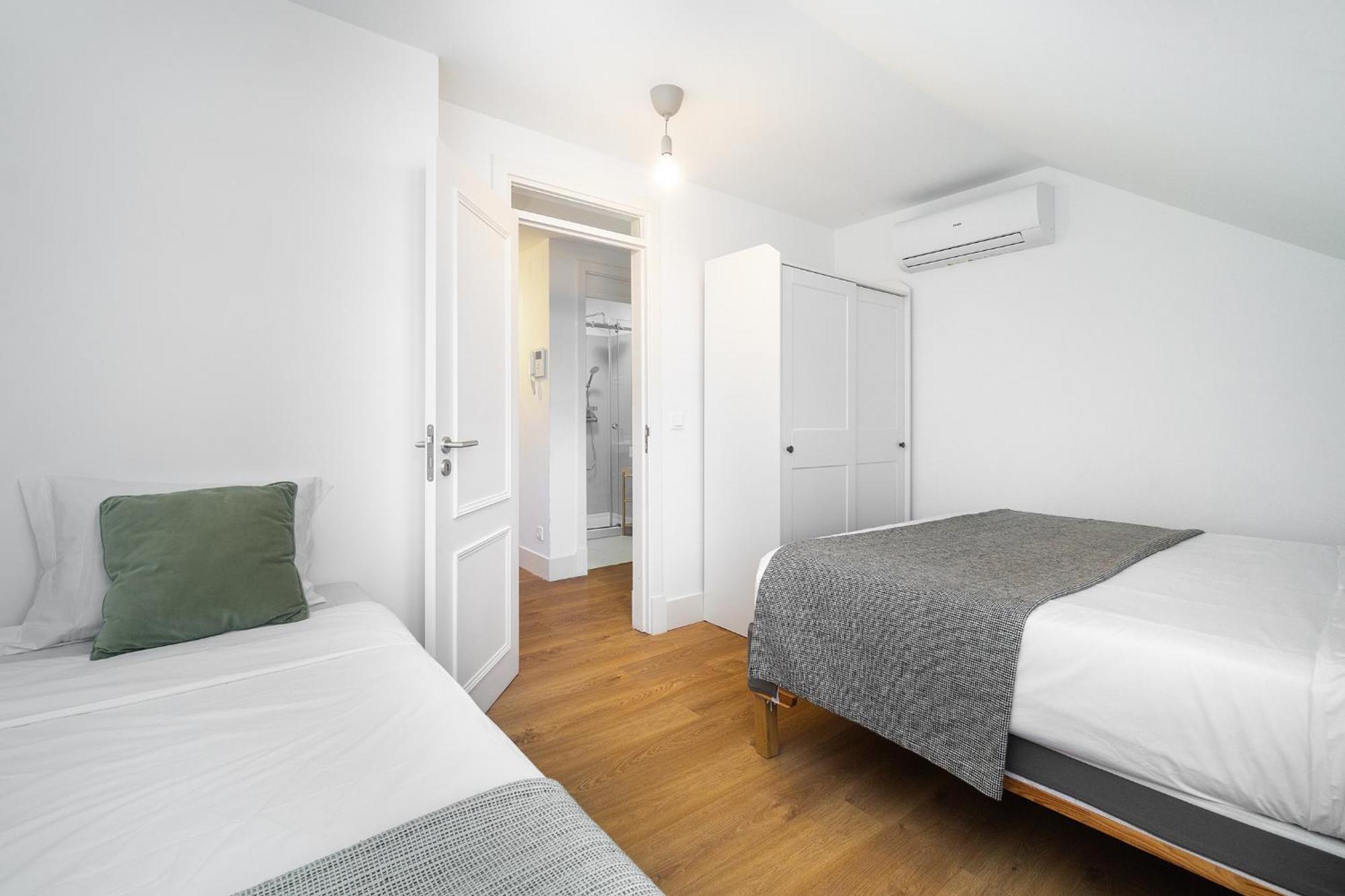 Modern Lisbon Apartments By Soulplaces Room photo